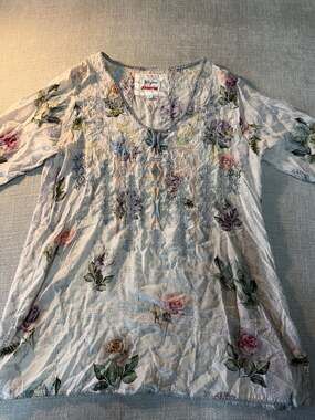 Biya Johnny Was Floral Embroidered V-Neck Tunic